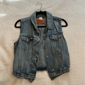 Levi’s denim vest, size medium